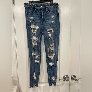 Very distressed American eagle skinny jeans